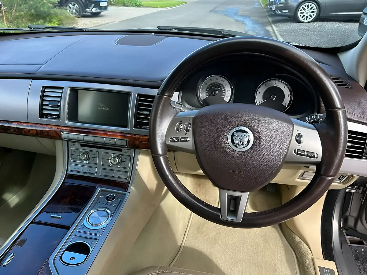 Used 2008 Jaguar Xf Luxury Grey - Interior and Exterior details 9
