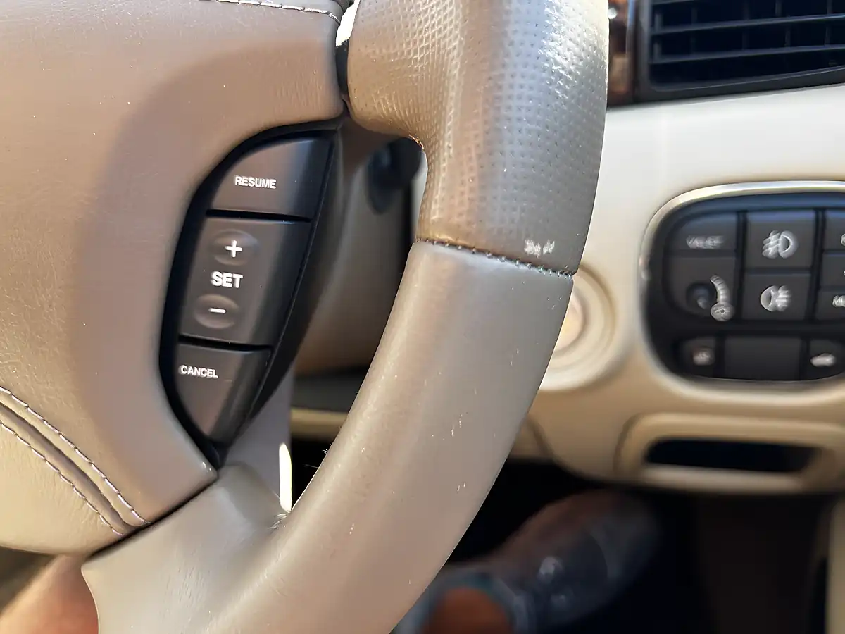 Used 2008 Jaguar Xj Black - Interior and Exterior details 13