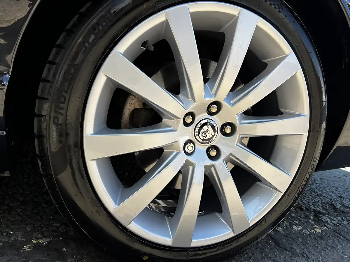 Used 2008 Jaguar Xj Black - Interior and Exterior details 17
