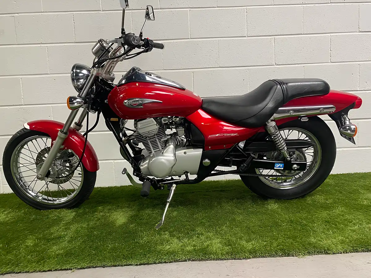 Used 2008 Kawasaki Eliminator 125 Red - Interior and Exterior details 11