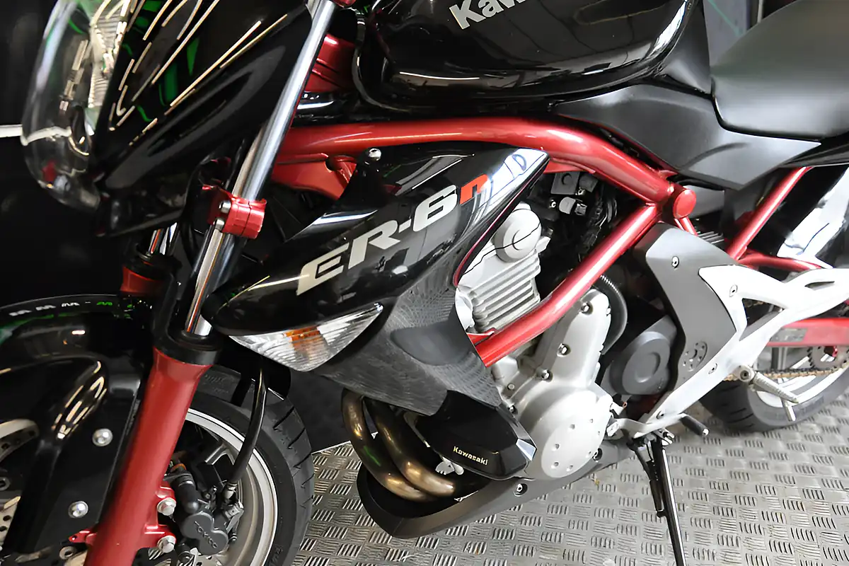 Used 2008 Kawasaki ER6-F Black - Interior and Exterior details 10