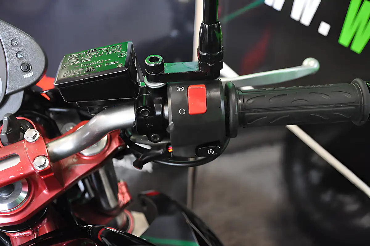 Used 2008 Kawasaki ER6-F Black - Interior and Exterior details 13