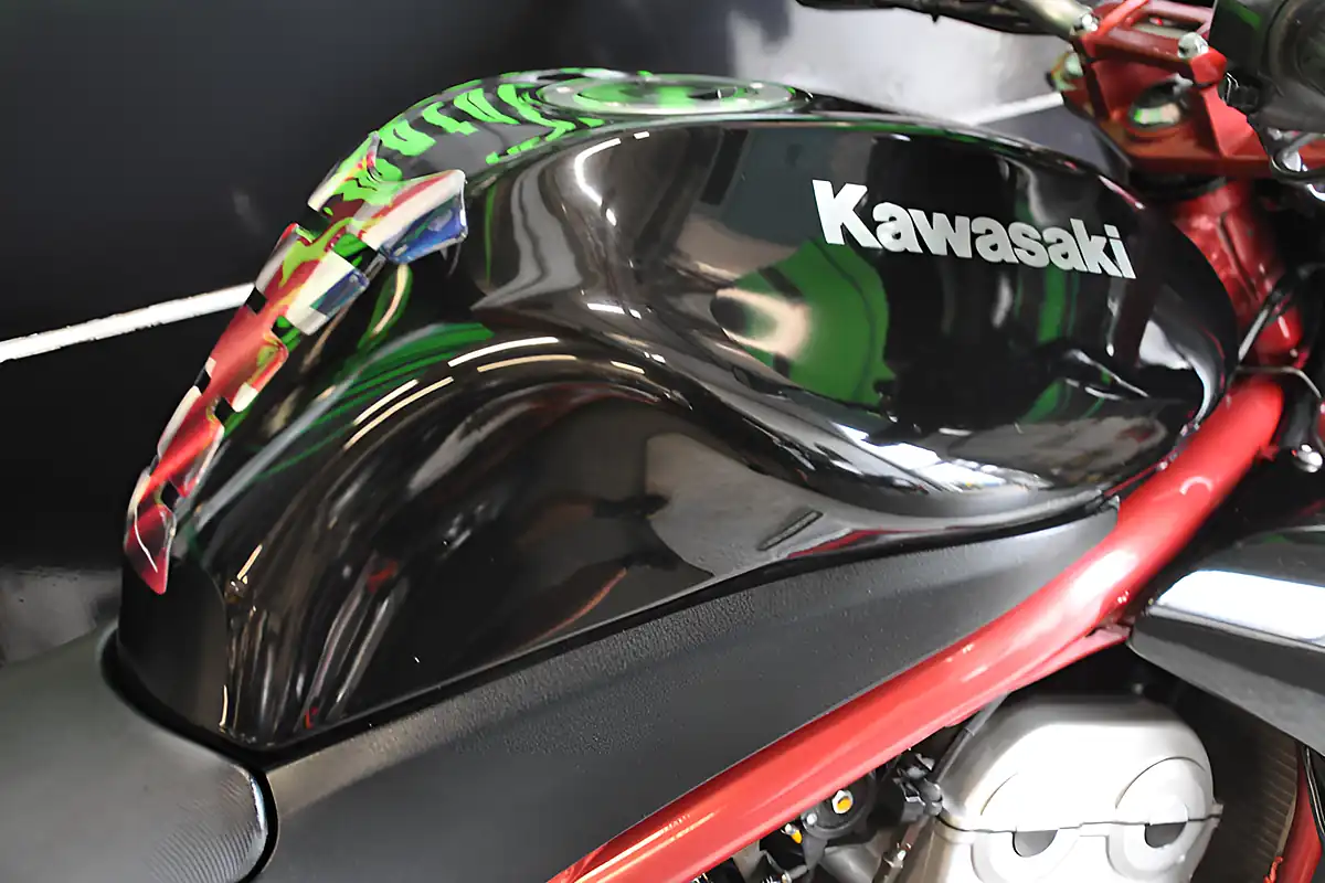 Used 2008 Kawasaki ER6-F Black - Interior and Exterior details 3