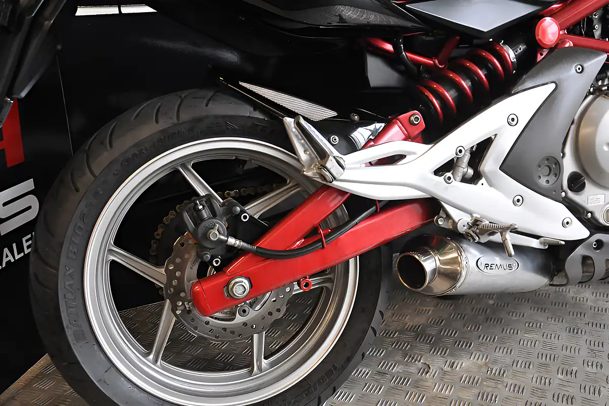 Used 2008 Kawasaki ER6-F Black - Interior and Exterior details 4