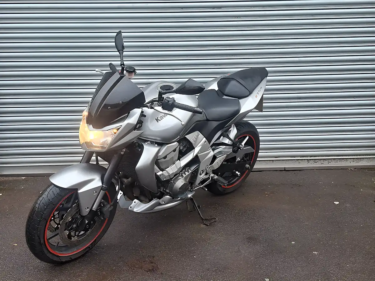 Used 2008 Kawasaki Z Abs Silver - Interior and Exterior details 5