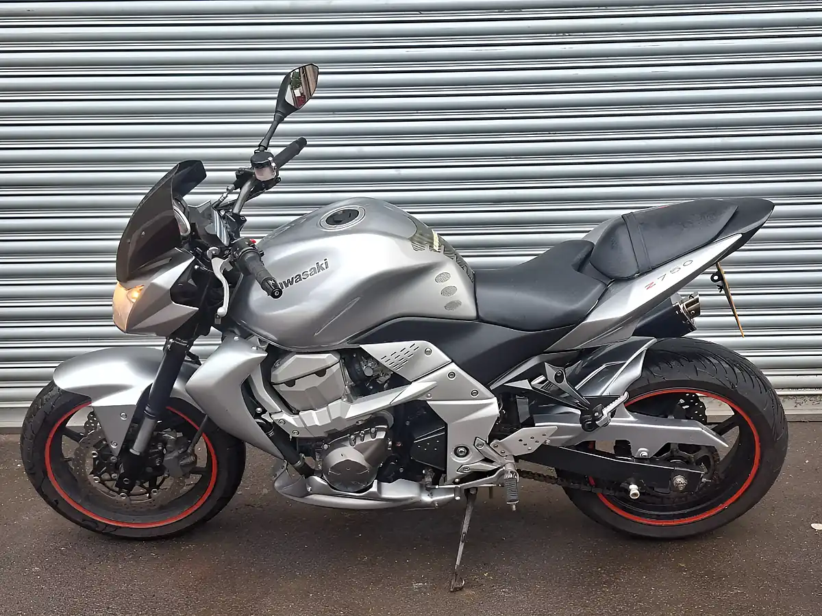 Used 2008 Kawasaki Z Abs Silver - Interior and Exterior details 6