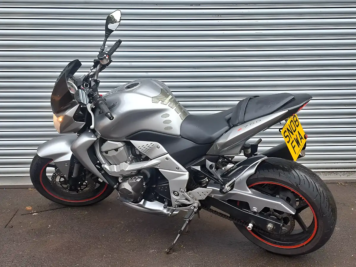 Used 2008 Kawasaki Z Abs Silver - Interior and Exterior details 7