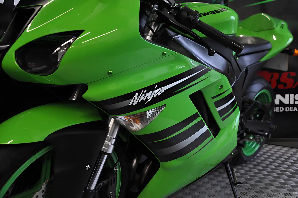 Used 2008 Kawasaki ZX-6R Wibsey Motorcycles Green - Interior and Exterior details 11