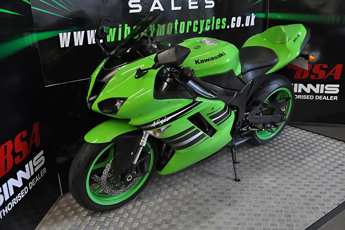 Used 2008 Kawasaki ZX-6R Wibsey Motorcycles Green - Interior and Exterior details 3