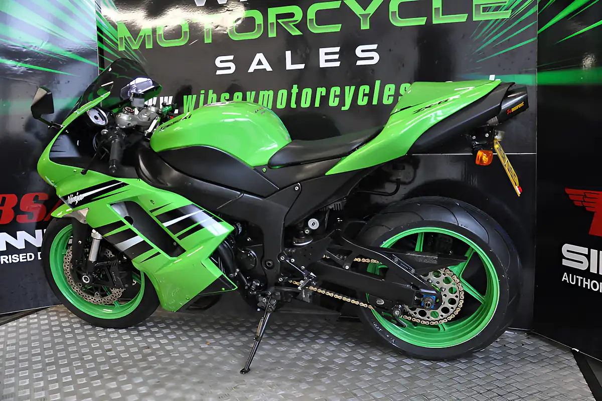 Used 2008 Kawasaki ZX-6R Wibsey Motorcycles Green - Interior and Exterior details 5