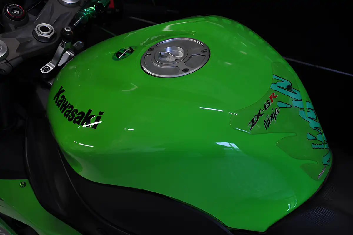 Used 2008 Kawasaki ZX-6R Wibsey Motorcycles Green - Interior and Exterior details 9