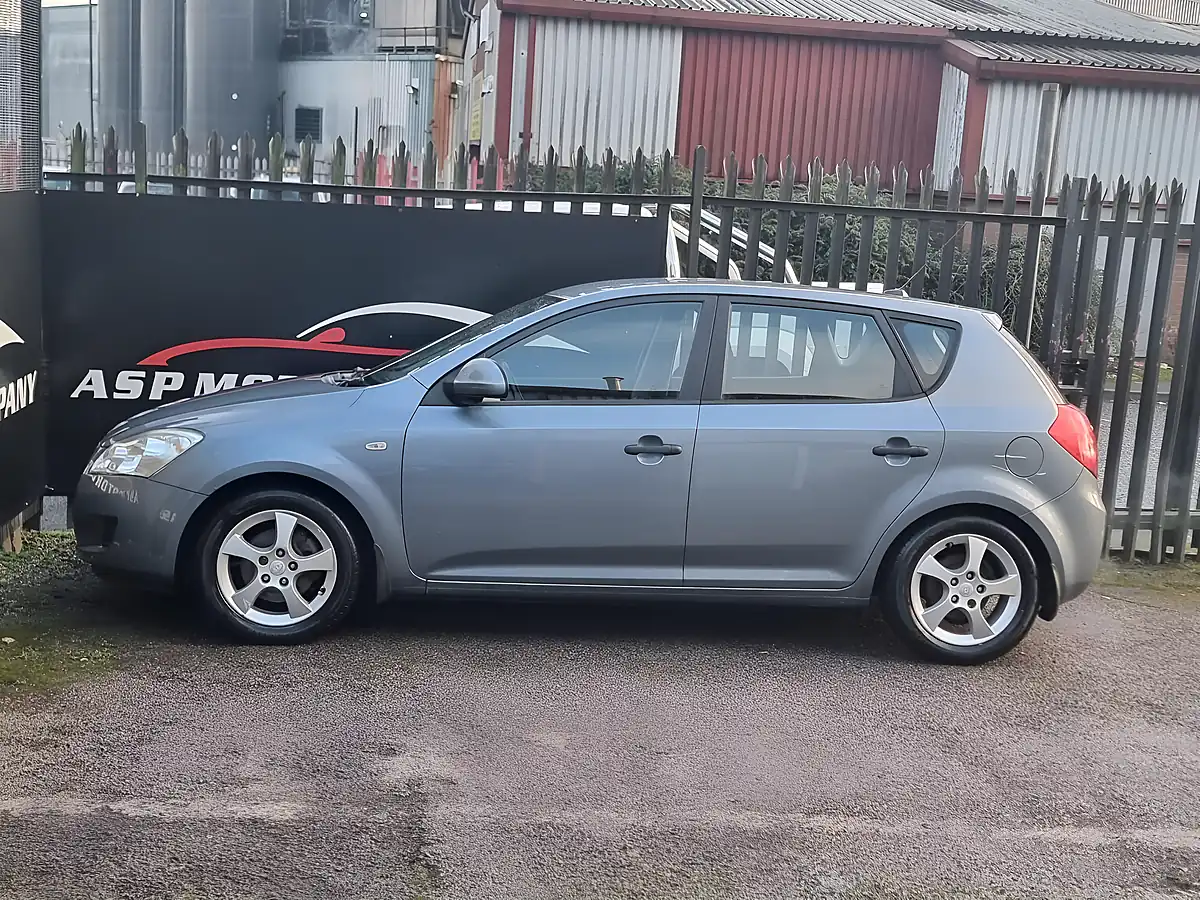 Used 2008 Kia Ceed Gs Blue - Interior and Exterior details 4