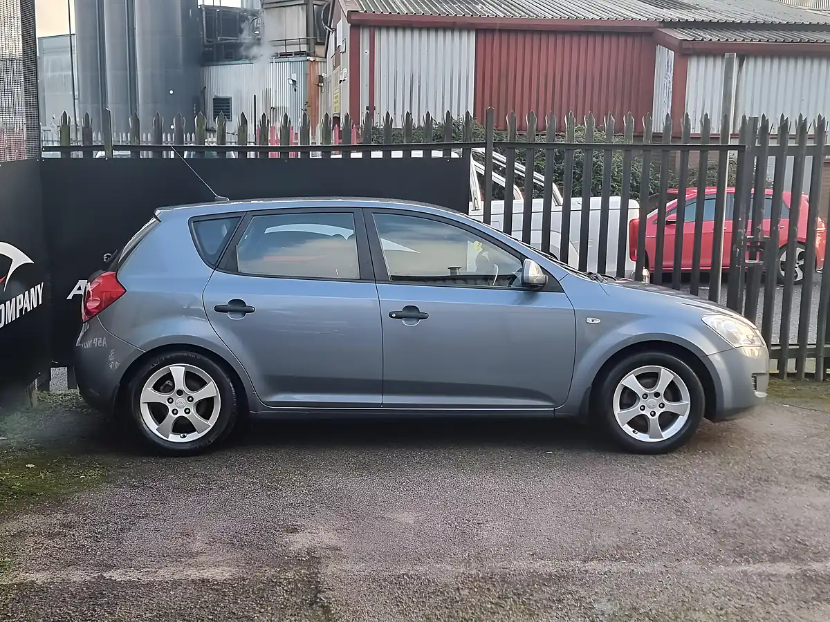 Used 2008 Kia Ceed Gs Blue - Interior and Exterior details 5