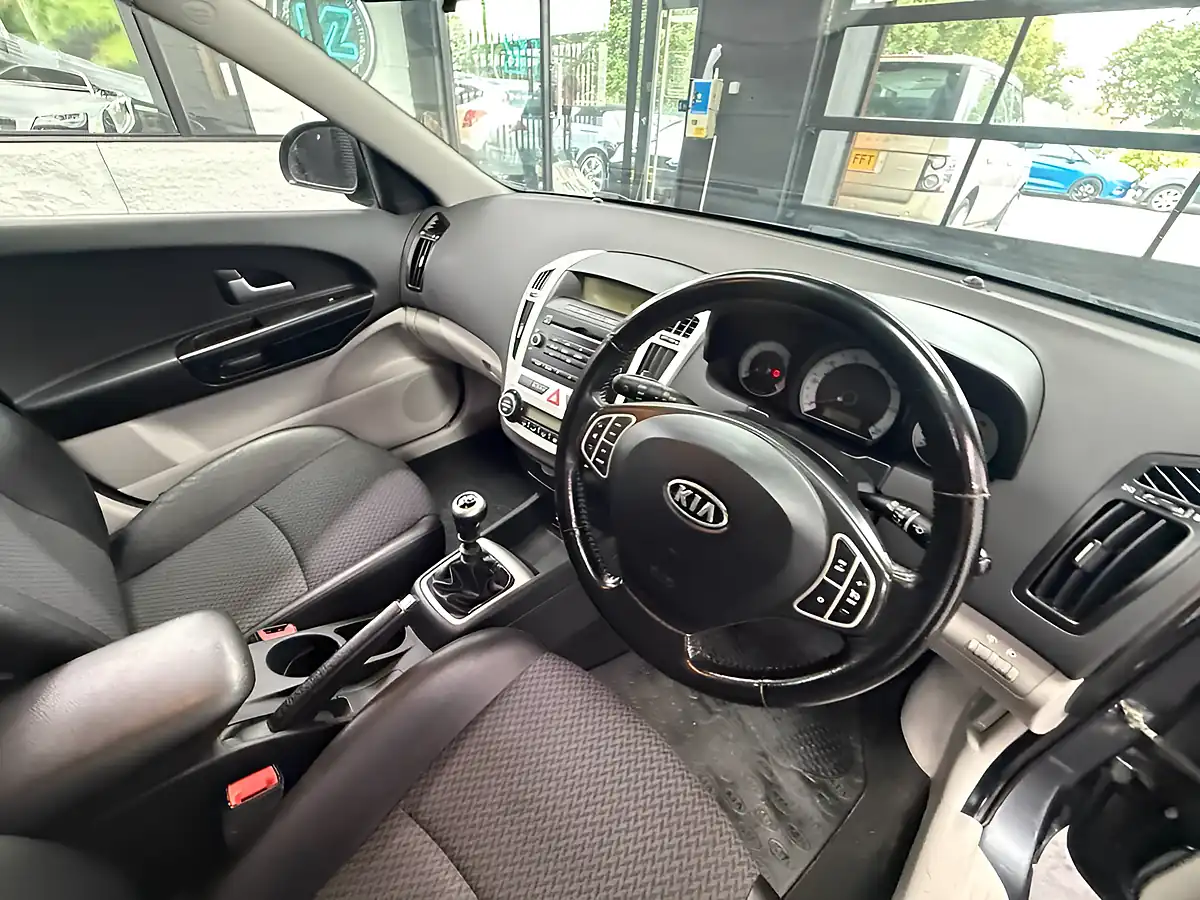 Used 2008 Kia Ceed Ls Grey - Interior and Exterior details 6