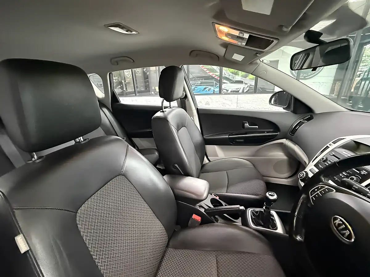 Used 2008 Kia Ceed Ls Grey - Interior and Exterior details 8