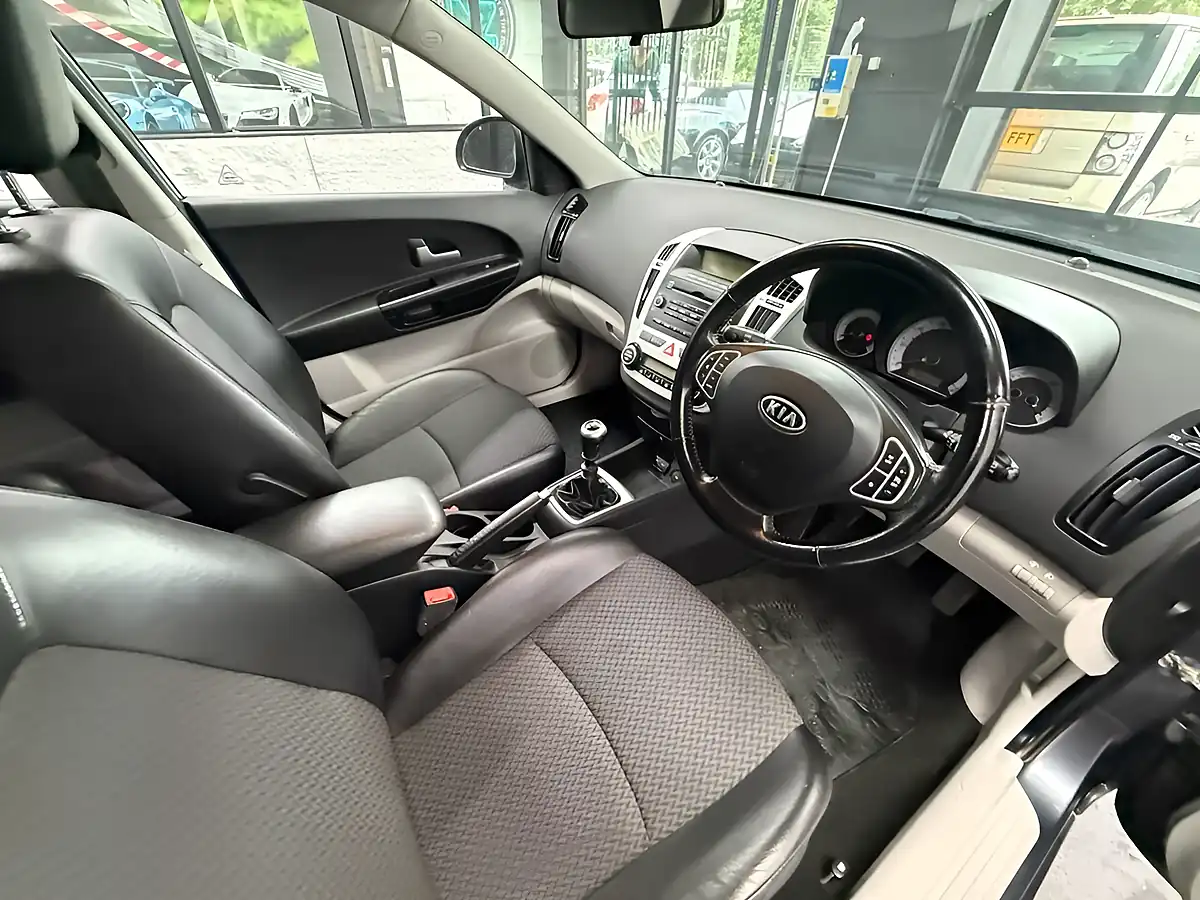 Used 2008 Kia Ceed Ls Grey - Interior and Exterior details 9