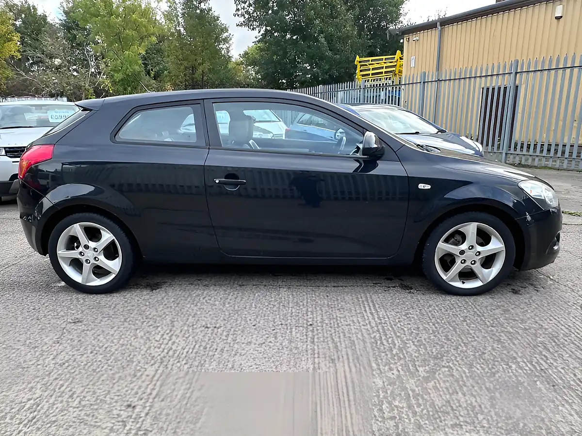 Used 2008 Kia ProCeed 3 Black - Interior and Exterior details 5