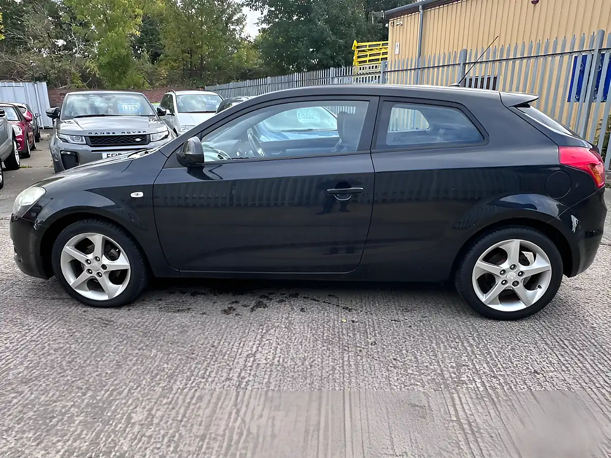 Used 2008 Kia ProCeed 3 Black - Interior and Exterior details 9