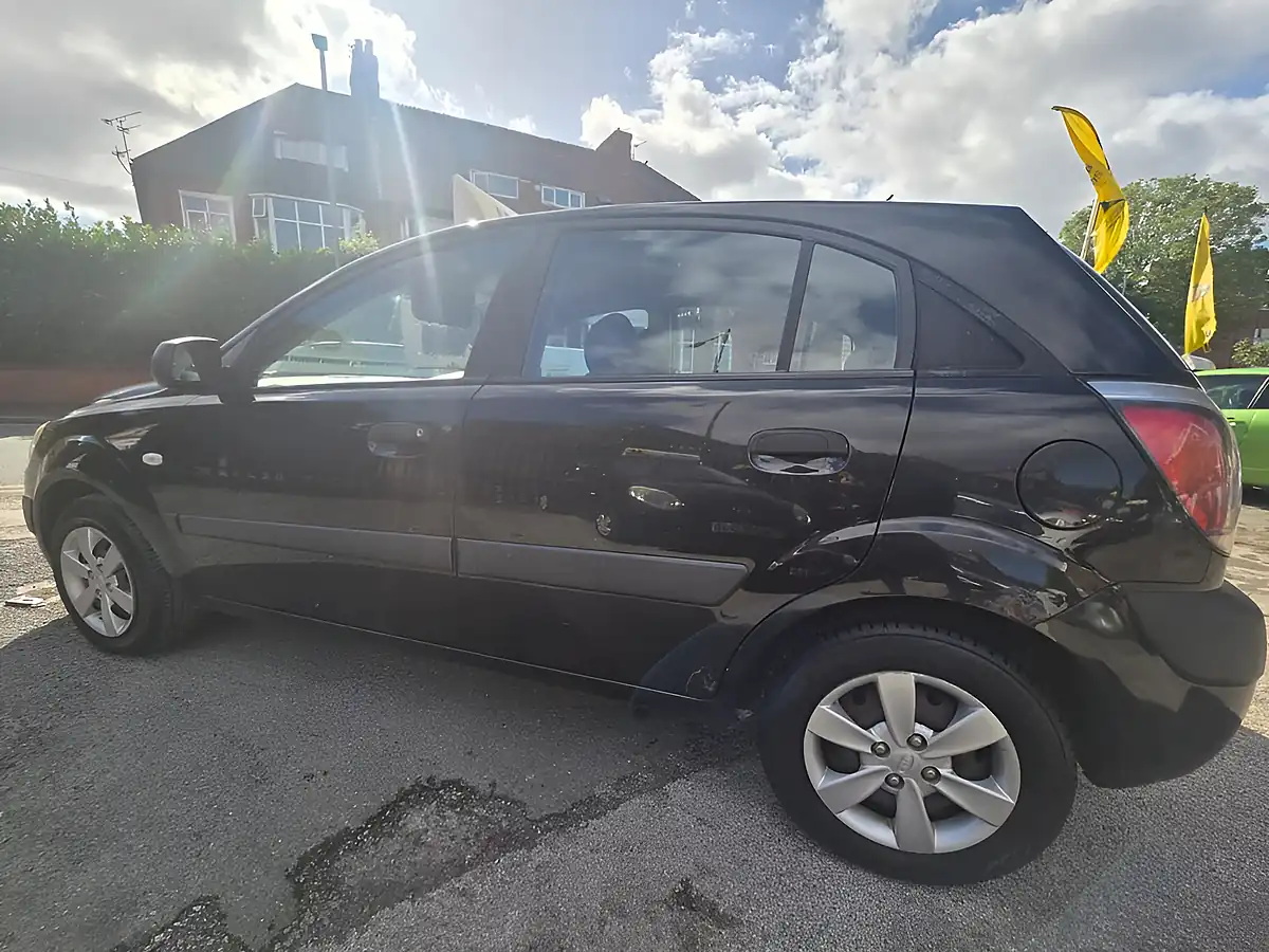Used 2008 Kia Rio Hatchback Black - Interior and Exterior details 10