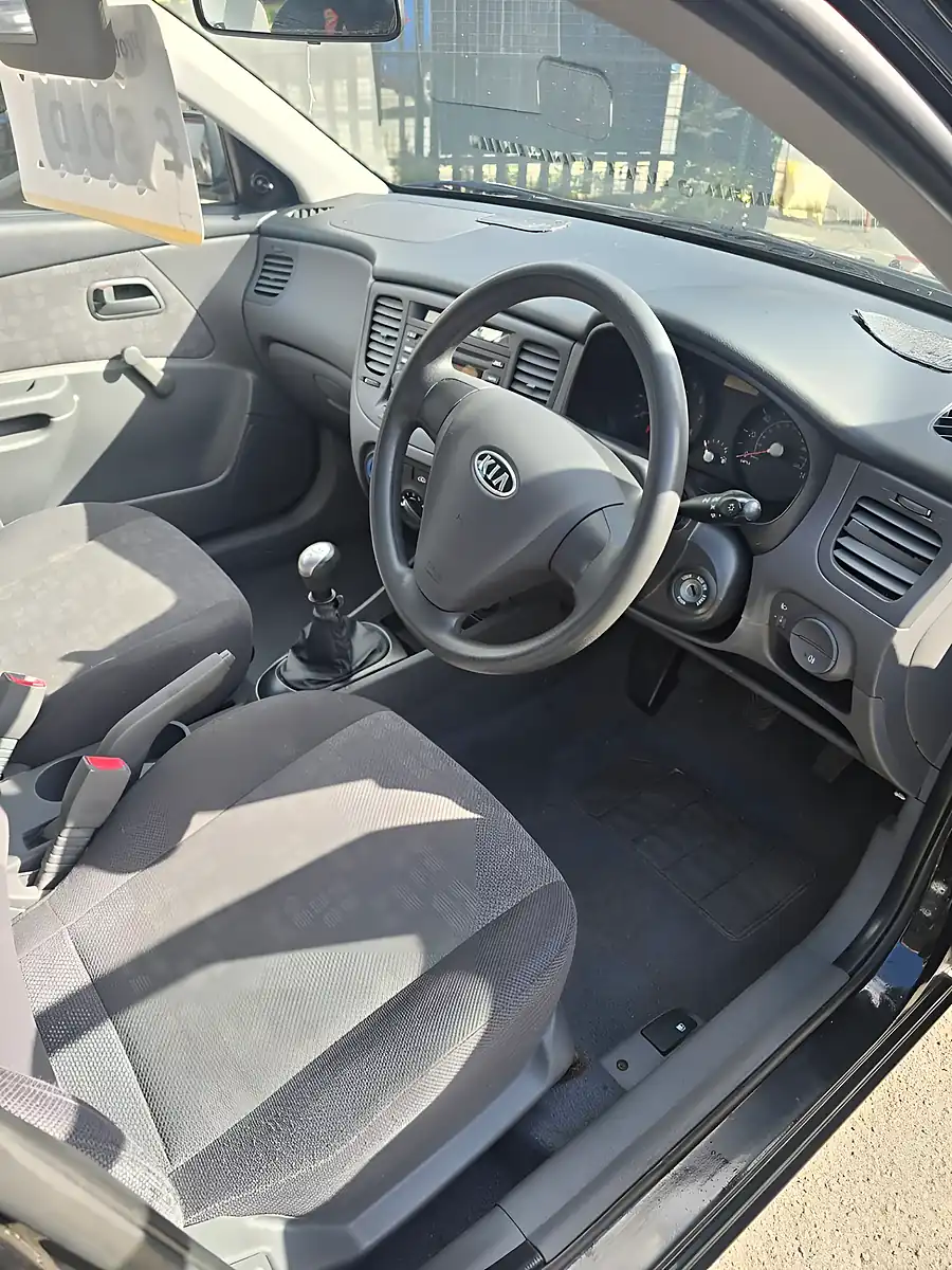 Used 2008 Kia Rio Hatchback Black - Interior and Exterior details 11