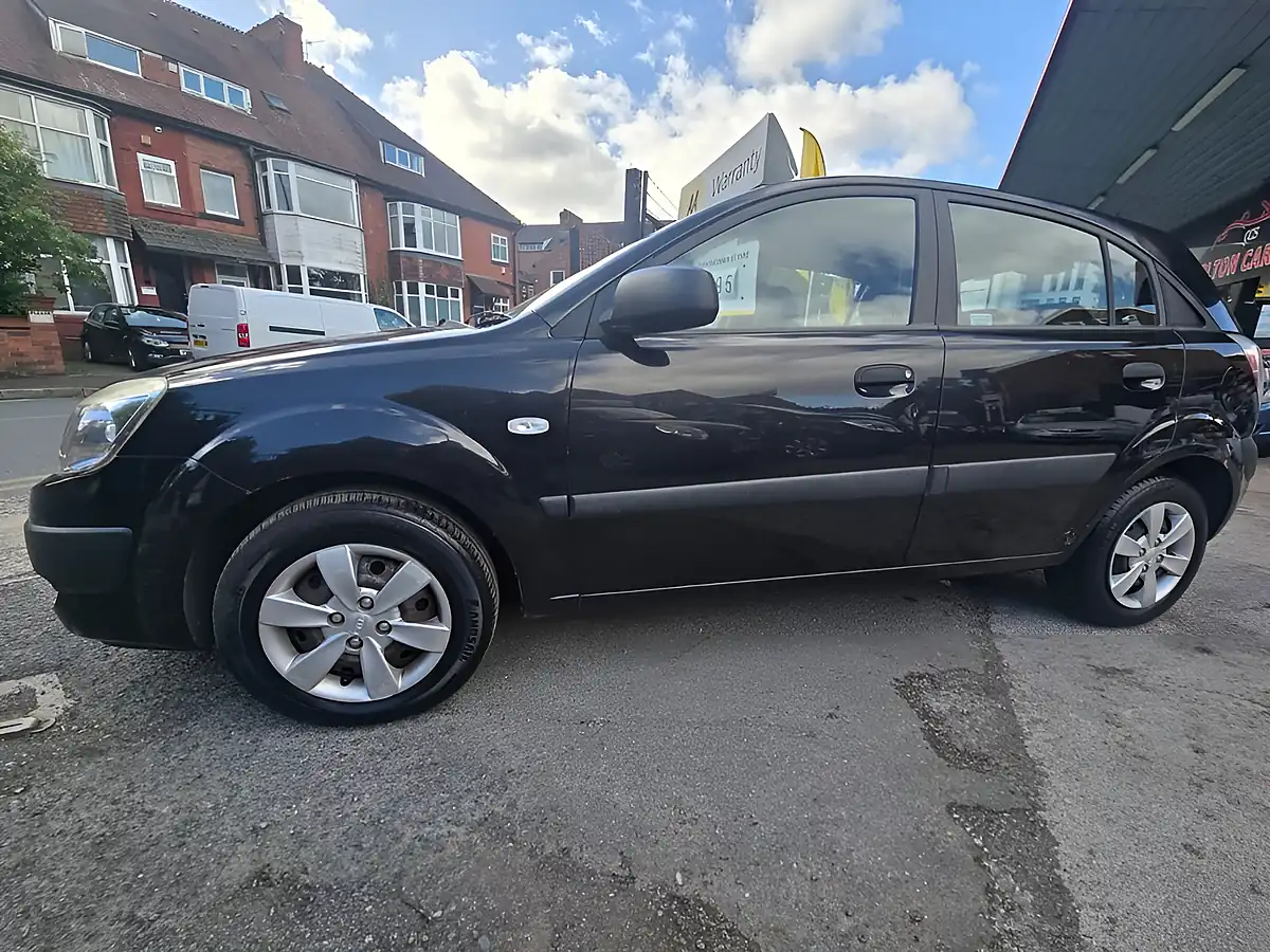 Used 2008 Kia Rio Hatchback Black - Interior and Exterior details 5