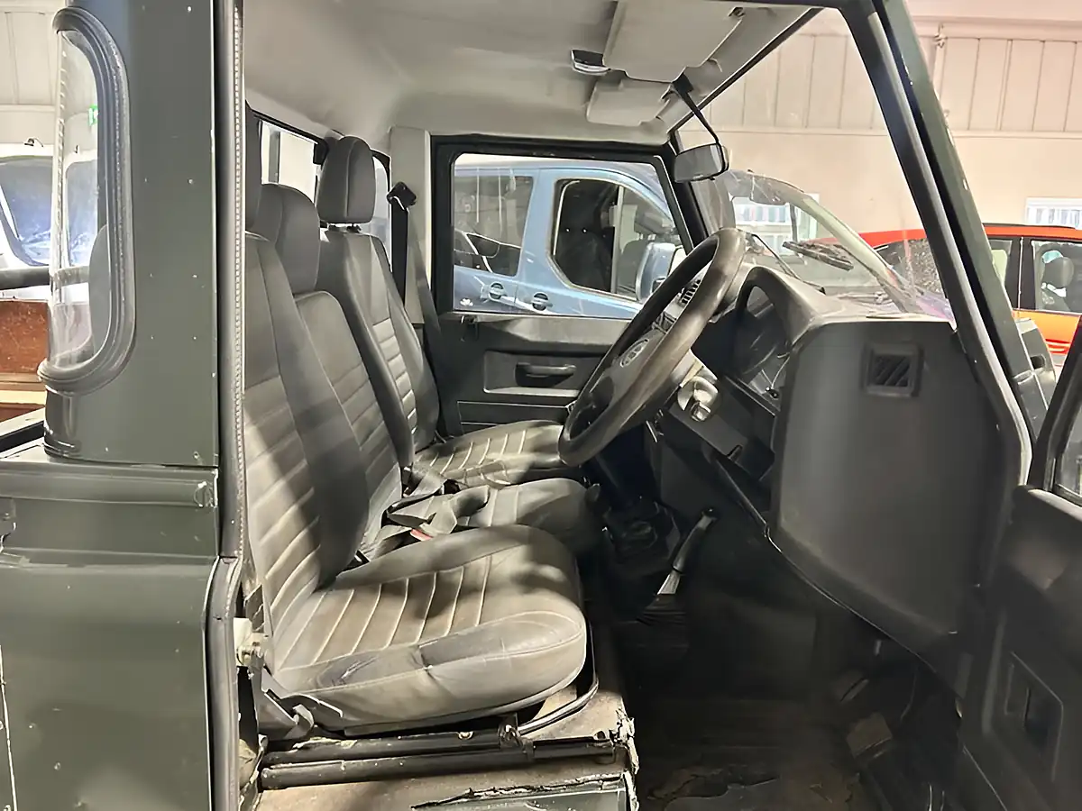 Used 2008 Land Rover Defender 110 High Capacity Double Cab Pick Up 4WD Green - Interior and Exterior details 12