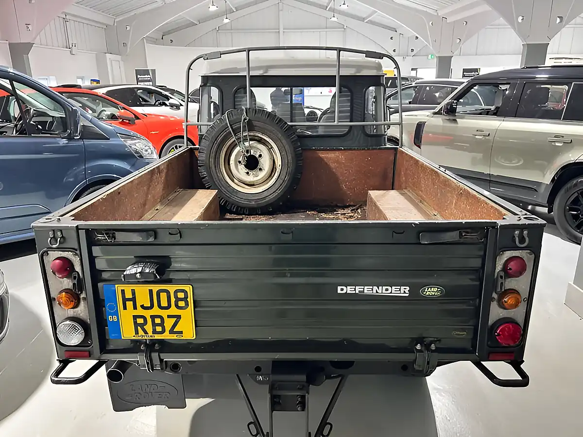 Used 2008 Land Rover Defender 110 High Capacity Double Cab Pick Up 4WD Green - Interior and Exterior details 5