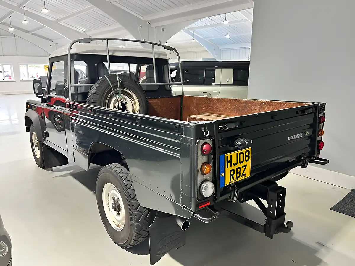 Used 2008 Land Rover Defender 110 High Capacity Double Cab Pick Up 4WD Green - Interior and Exterior details 6