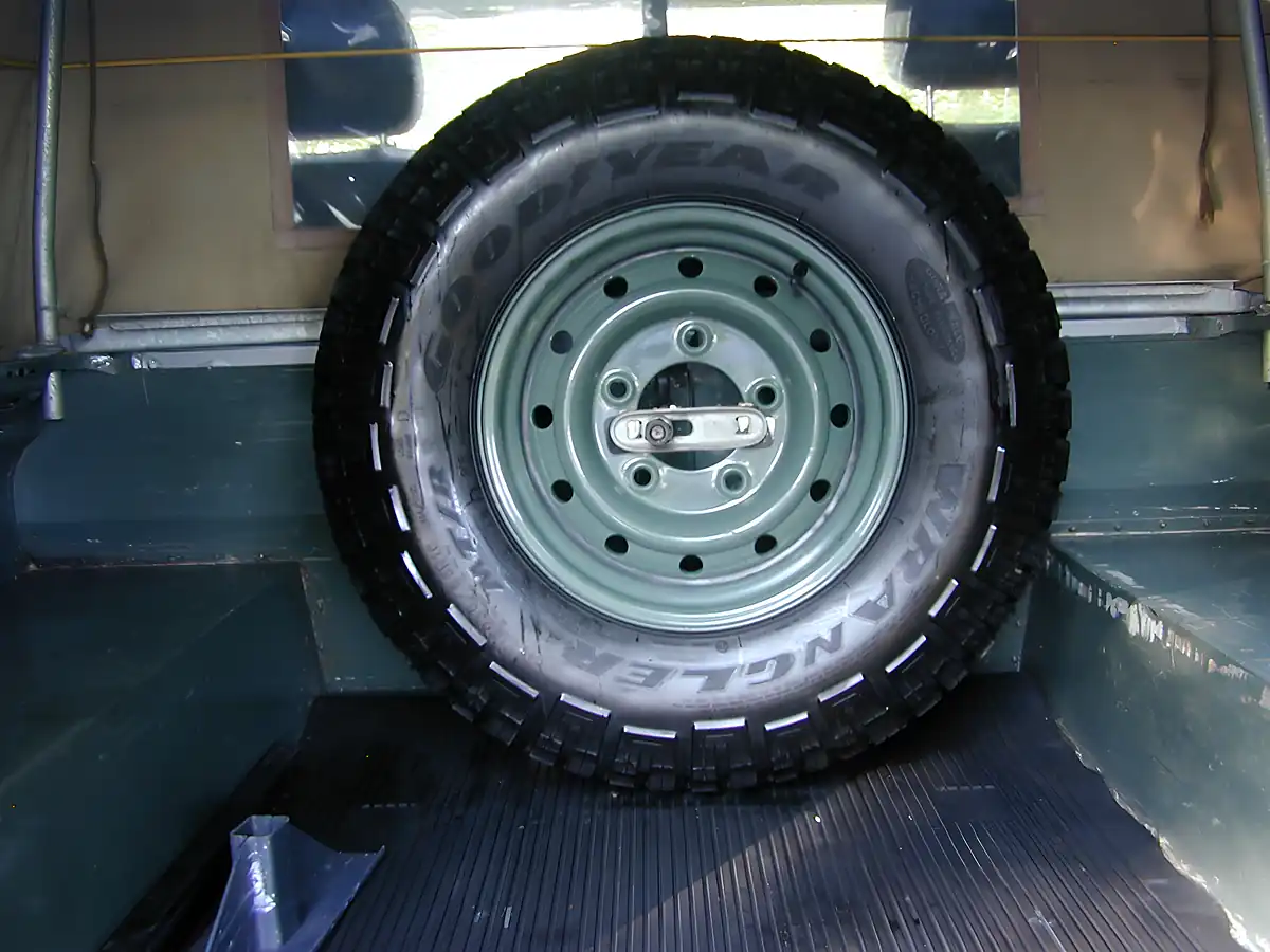 Used 2008 Land Rover Defender 90 Special Specification Green - Interior and Exterior details 20