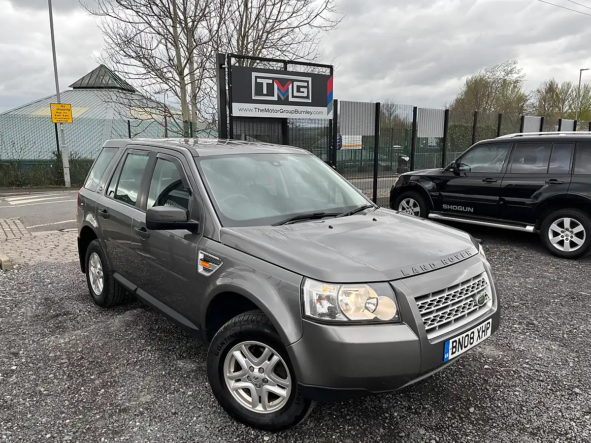 Used 2008 Land Rover Freelander 2 S Grey - Front View