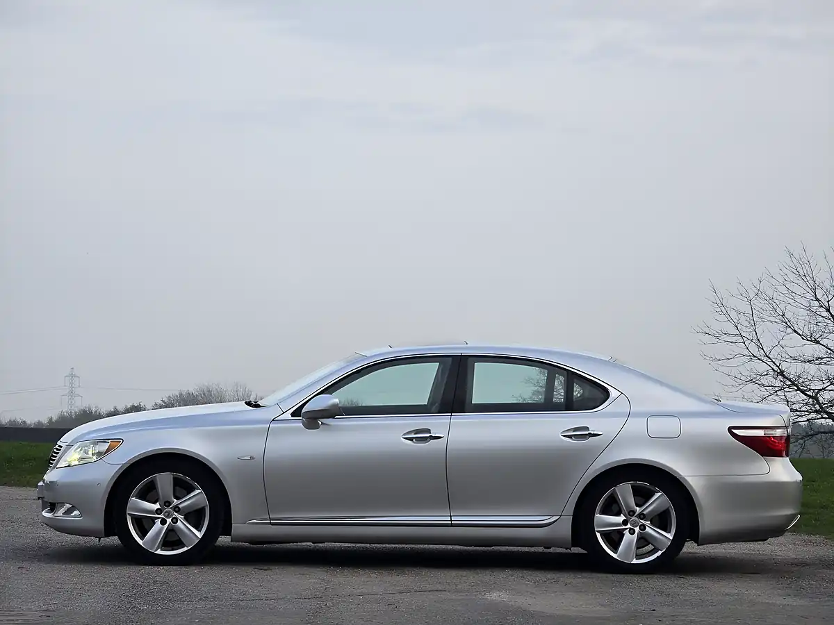Used 2008 Lexus Ls Se-L Silver - Interior and Exterior details 19