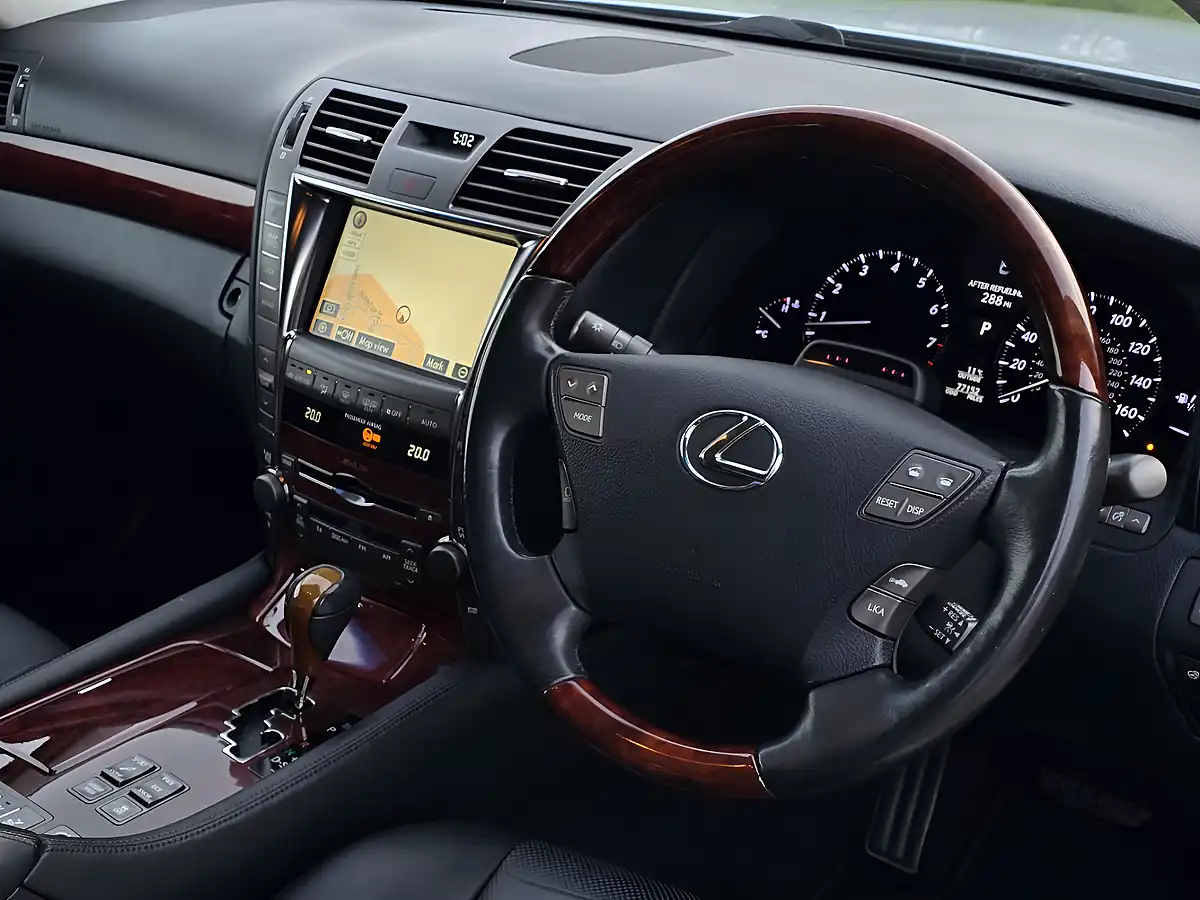 Used 2008 Lexus Ls Se-L Silver - Interior and Exterior details 3