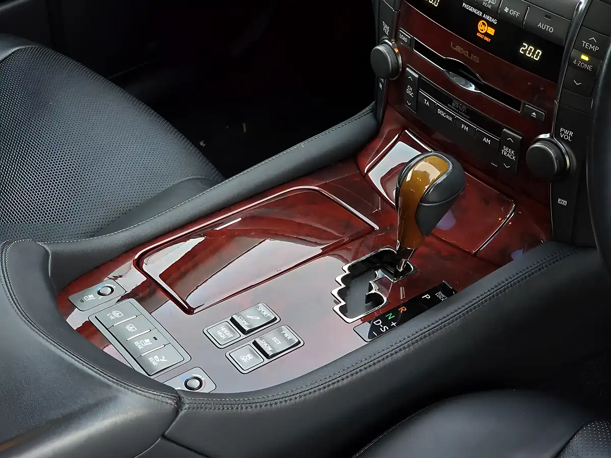 Used 2008 Lexus Ls Se-L Silver - Interior and Exterior details 5