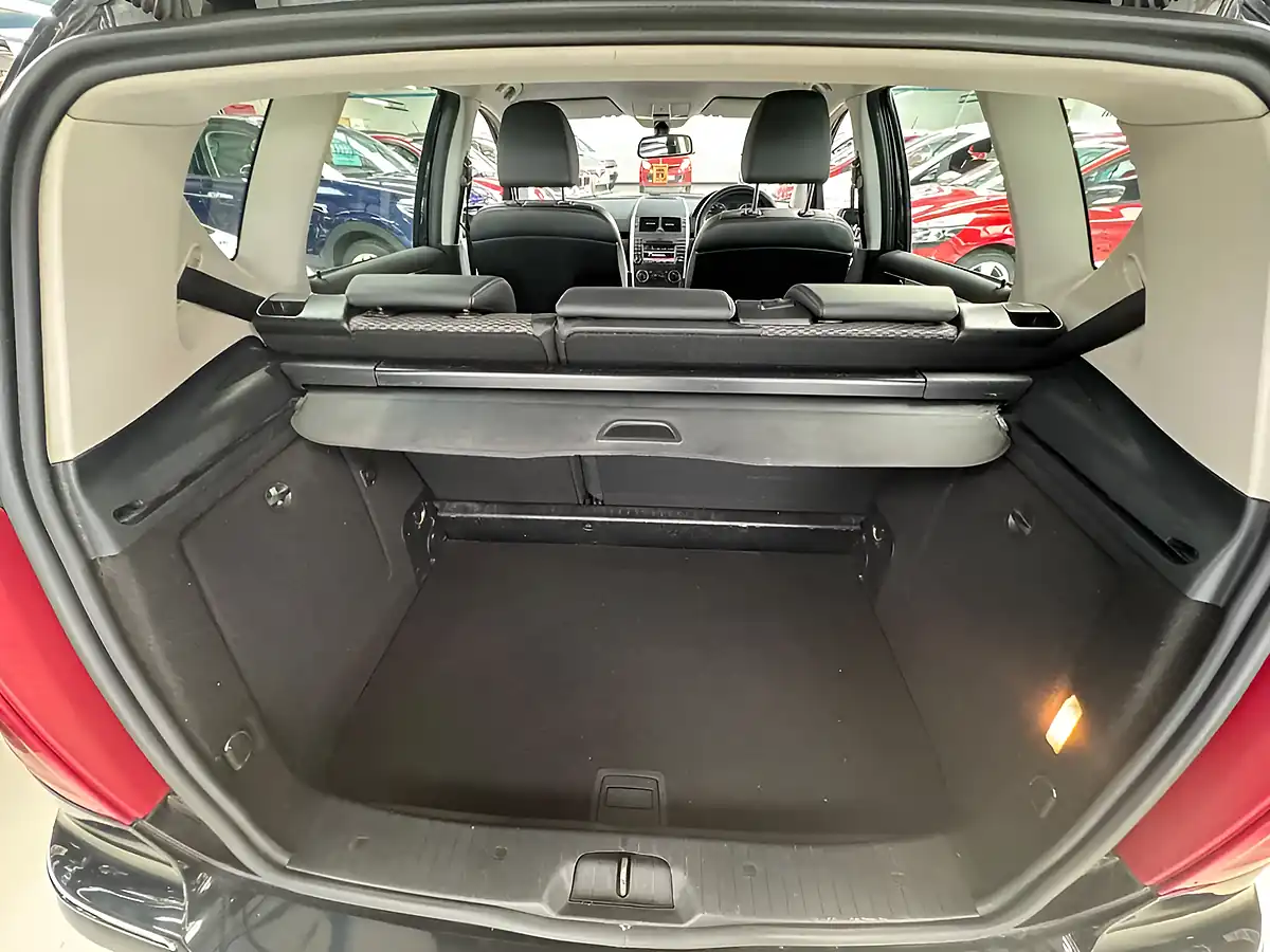 Used 2008 Mercedes-Benz a Class Avantgarde Se Black - Interior and Exterior details 17