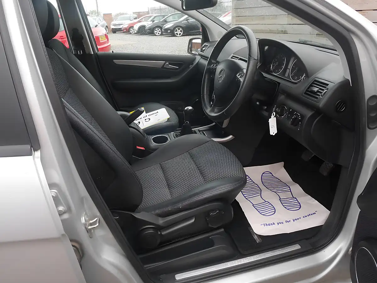 Used 2008 Mercedes-Benz a Class Avantgarde Se Polar Silver - Interior and Exterior details 13