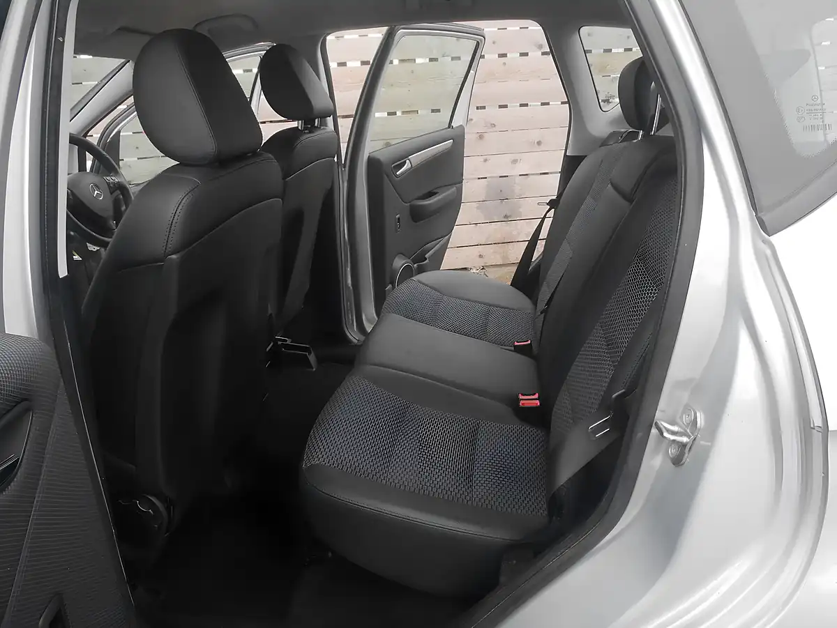 Used 2008 Mercedes-Benz a Class Avantgarde Se Polar Silver - Interior and Exterior details 15