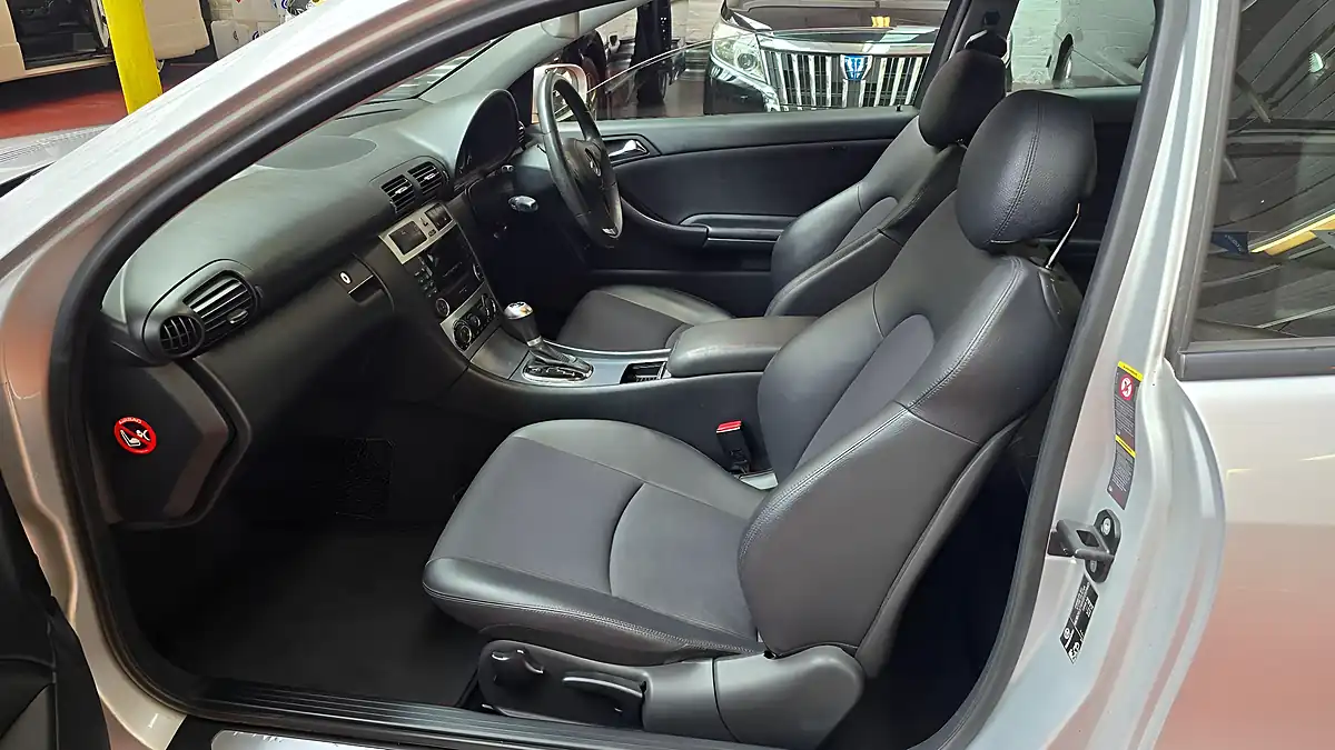 Used 2008 Mercedes-Benz Clc Class Se Silver - Interior and Exterior details 5
