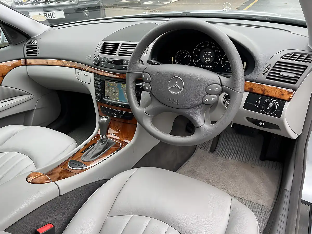 Used 2008 Mercedes-Benz E Class Elegance Bright Silver Metallic - Interior and Exterior details 10