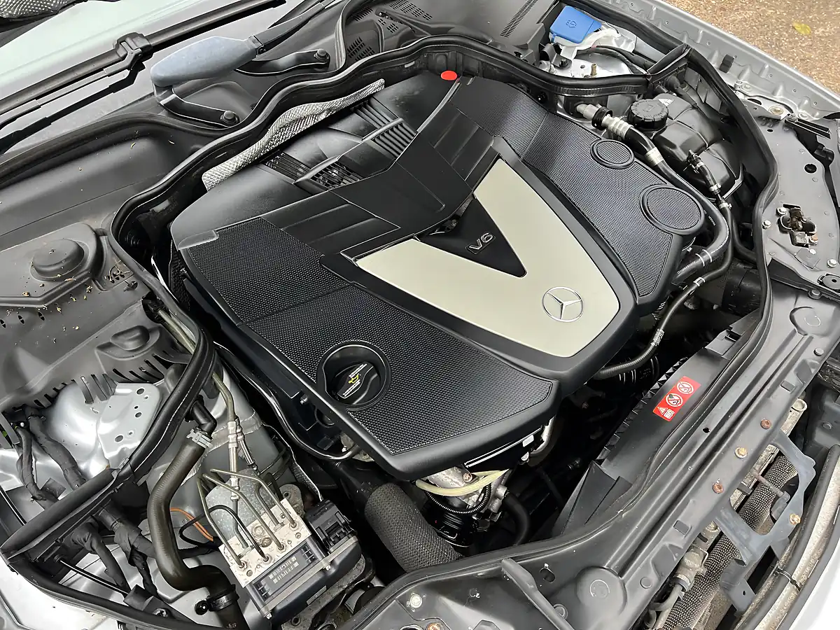 Used 2008 Mercedes-Benz E Class Elegance Bright Silver Metallic - Interior and Exterior details 13