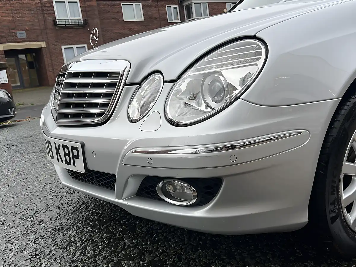 Used 2008 Mercedes-Benz E Class Elegance Bright Silver Metallic - Interior and Exterior details 15