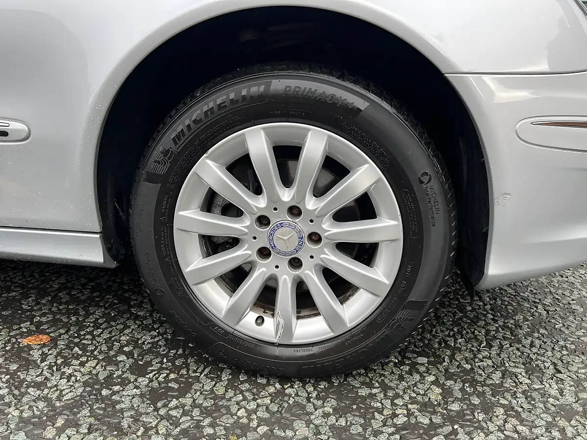 Used 2008 Mercedes-Benz E Class Elegance Bright Silver Metallic - Interior and Exterior details 16