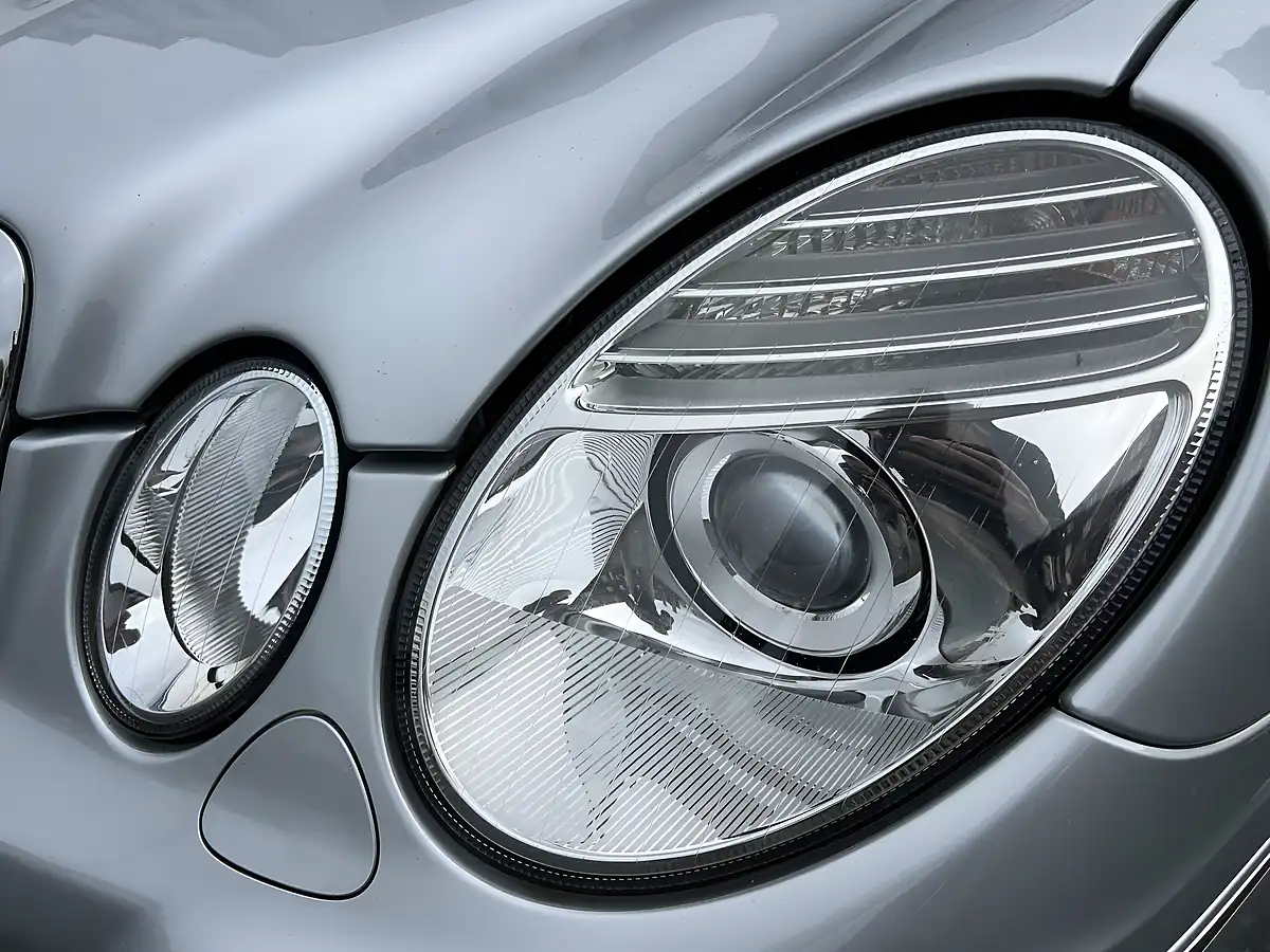Used 2008 Mercedes-Benz E Class Elegance Bright Silver Metallic - Interior and Exterior details 17