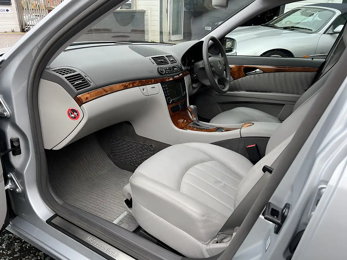 Used 2008 Mercedes-Benz E Class Elegance Bright Silver Metallic - Interior and Exterior details 2