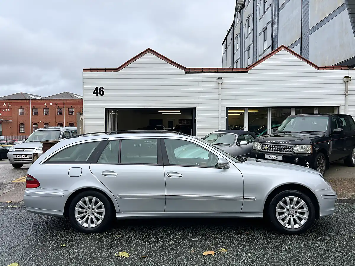 Used 2008 Mercedes-Benz E Class Elegance Bright Silver Metallic - Interior and Exterior details 4