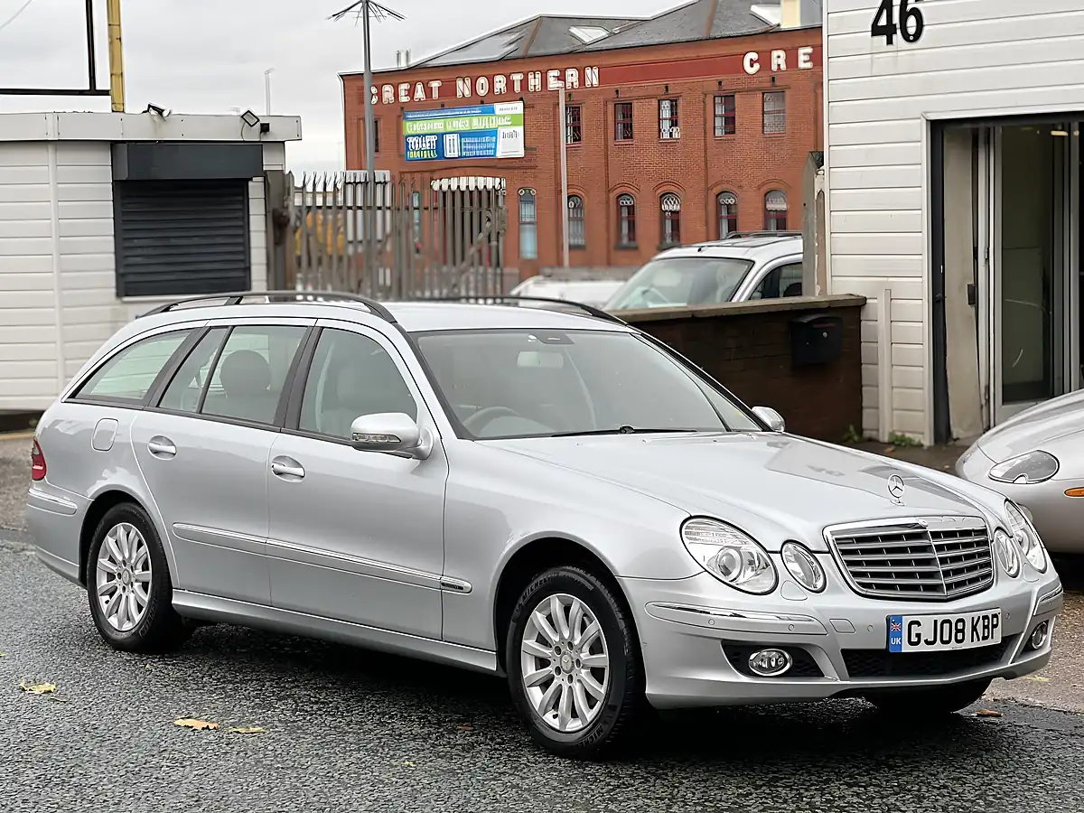Used 2008 Mercedes-Benz E Class Elegance Bright Silver Metallic - Interior and Exterior details 5