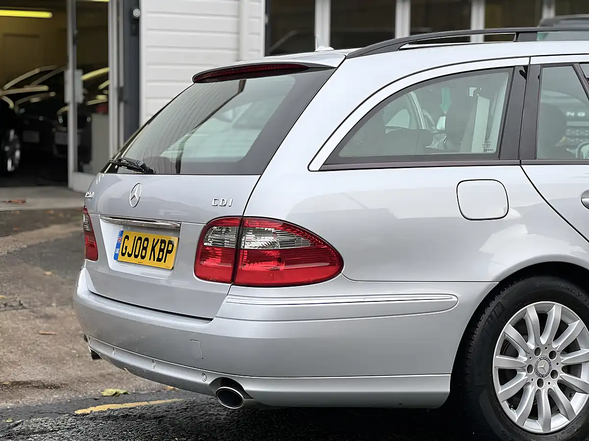 Used 2008 Mercedes-Benz E Class Elegance Bright Silver Metallic - Interior and Exterior details 7