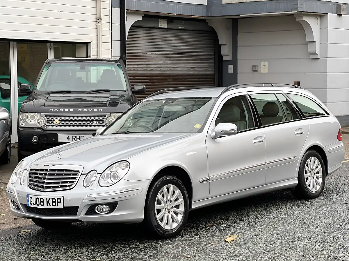Used 2008 Mercedes-Benz E Class Elegance Bright Silver Metallic - Interior and Exterior details 9