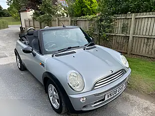 Used 2008 MINI Convertible One Silver - Interior and Exterior details 12