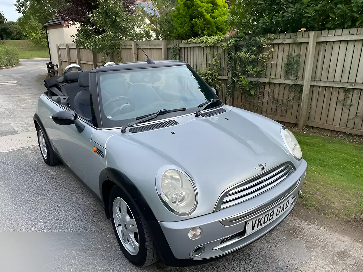Used 2008 MINI Convertible One Silver - Interior and Exterior details 12
