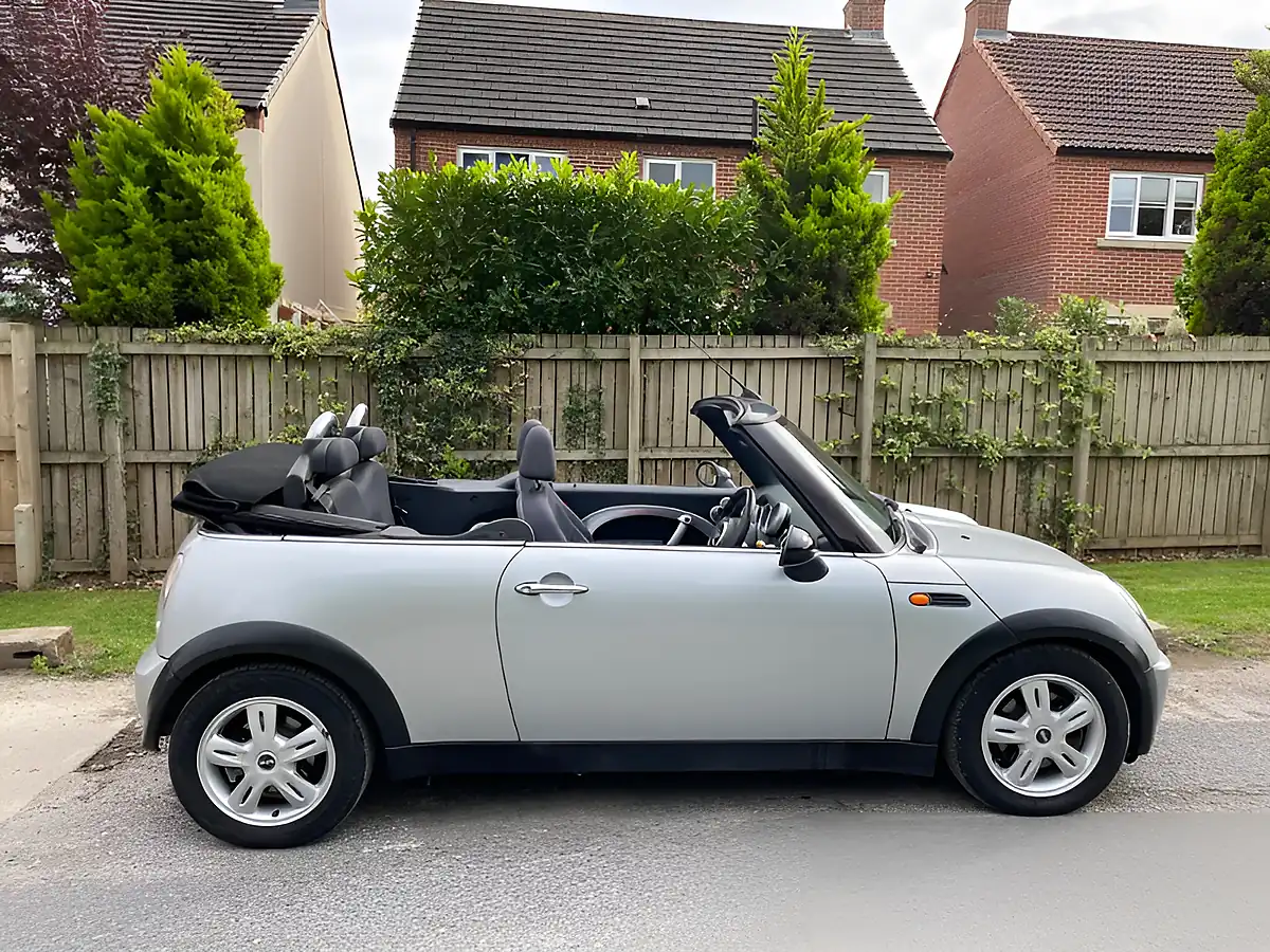 Used 2008 MINI Convertible One Silver - Interior and Exterior details 13